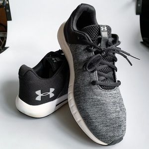 Under Armour 10.5 Sneaker Running Shoe
